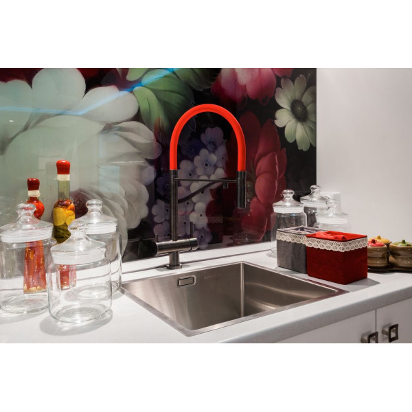 Смеситель для кухни Omoikiri Kanto-PVD-GM вороненая сталь/красный, гибкий шланг (4994013) Смеситель для кухни Omoikiri Kanto-PVD-GM вороненая сталь/красный, гибкий шланг (4994013)