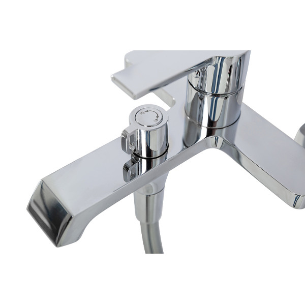 Смеситель для ванны и душа BelBagno с ручным душем, шлангом и держателем, хром (AURORA-VASM-CRM) Смеситель для ванны и душа BelBagno с ручным душем, шлангом и держателем, хром (AURORA-VASM-CRM)