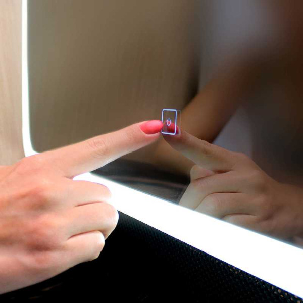 Зеркало Континент Amaze 50х70 с LED подсветкой и сенсорным выключателем Зеркало Континент Amaze 50х70 с LED подсветкой и сенсорным выключателем