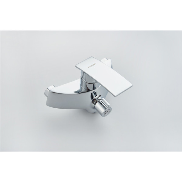 Смеситель для ванны и душа Ledeme с душевым гарнитуром (L2270)