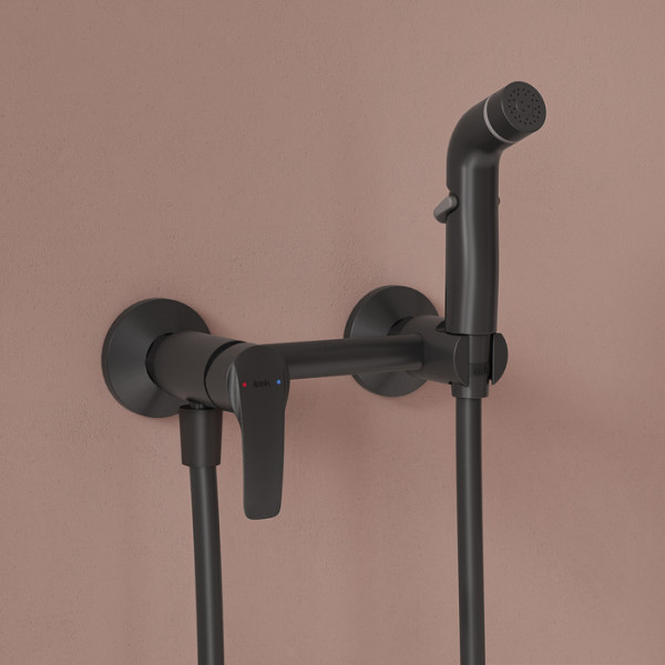 Смеситель с гигиеническим душем Iddis Ray черный (RAYBL00i08)