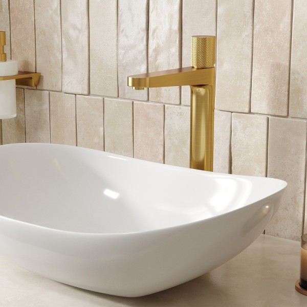 Смеситель для раковины WasserKRAFT Schunter золотой (8203H) Смеситель для раковины WasserKRAFT Schunter золотой (8203H)