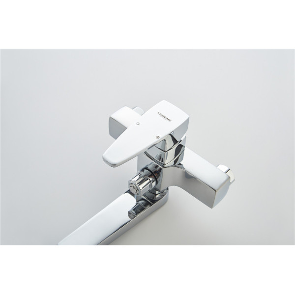 Смеситель для ванны и душа Ledeme с душевым гарнитуром (L3130)