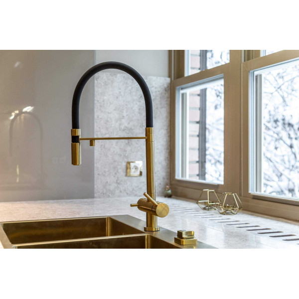 Смеситель для кухни Omoikiri Kanto-PVD-LG светлое золото/черный, гибкий шланг (4994014) Смеситель для кухни Omoikiri Kanto-PVD-LG светлое золото/черный, гибкий шланг (4994014)