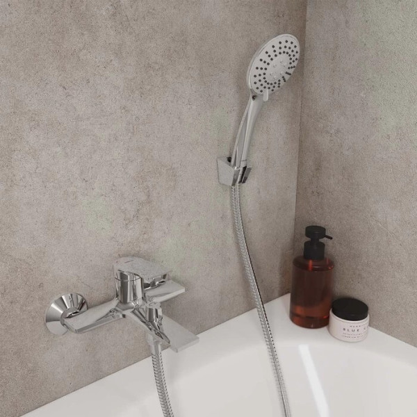 Смеситель для ванны и душа Milardo Azure с душевым комплектом, хром (AZUSB00M02) Смеситель для ванны и душа Milardo Azure с душевым комплектом, хром (AZUSB00M02)