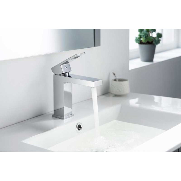 Смеситель для раковины Timo Briana хром, короткий излив (7161/00F) Смеситель для раковины Timo Briana хром, короткий излив (7161/00F)