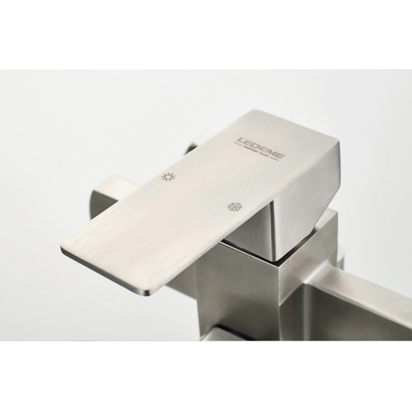 Смеситель для ванны и душа Ledeme с душевым гарнитуром (L72233) Смеситель для ванны и душа Ledeme с душевым гарнитуром (L72233)