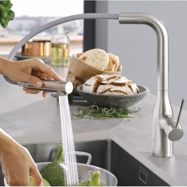 Смеситель для кухни Grohe Essence New с выдвижным изливом (30270DC0) Смеситель для кухни Grohe Essence New с выдвижным изливом (30270DC0)