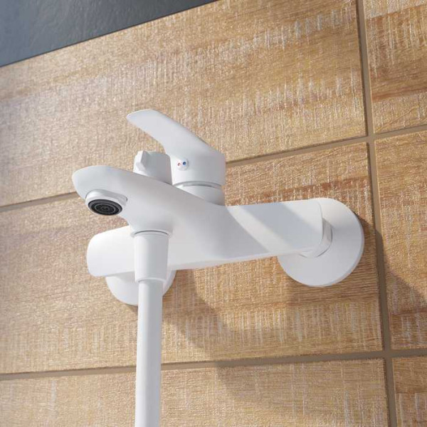 Смеситель для ванны и душа Iddis Ray с душевым комплектом (RAYWT02i02)