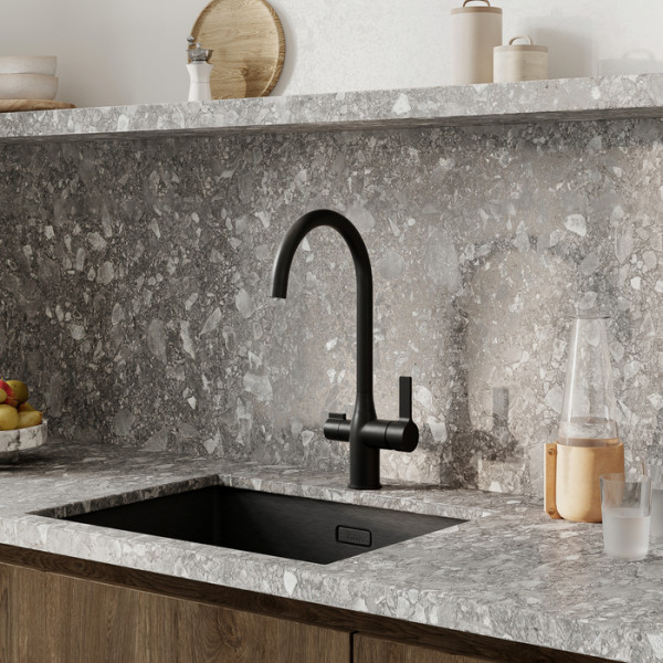 Смеситель для кухни Iddis Pure с каналом для фильтрованной воды черный (PURBLFJi05)