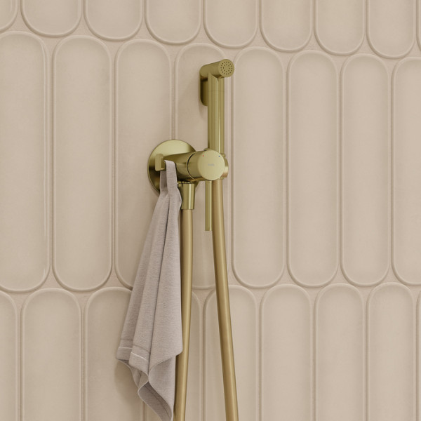 Смеситель с гигиеническим душем Iddis Axes золотой (005MGR0i08) Смеситель с гигиеническим душем Iddis Axes золотой (005MGR0i08)