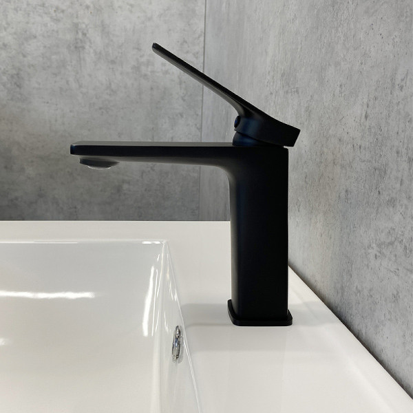 Смеситель для раковины Comforty черный (FC071A-CMT) Смеситель для раковины Comforty черный (FC071A-CMT)