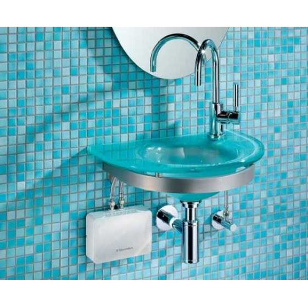 Водонагреватель проточный Electrolux NP6 Aquatronic 2.0 5,7 кВт Водонагреватель проточный Electrolux NP6 Aquatronic 2.0 5,7 кВт