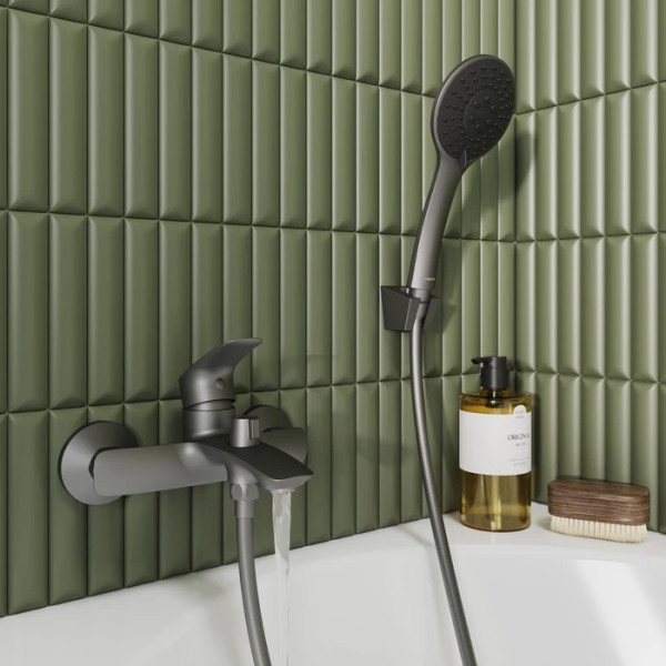 Смеситель для ванны и душа Milardo Rora с душевым гарнитуром графит (RORGM00M02)