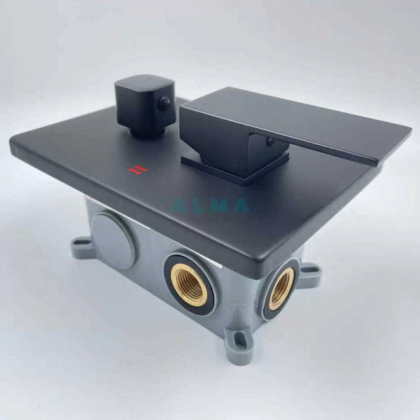 Душевая система ALMAes Liros черная матовая (TVZ-0889) Душевая система ALMAes Liros черная матовая (TVZ-0889)