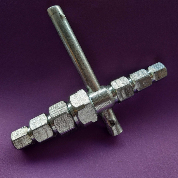 Ключ для монтажа сгонов (американок) 1/2" - 1" шестигранный Ключ для монтажа сгонов (американок) 1/2" - 1" шестигранный