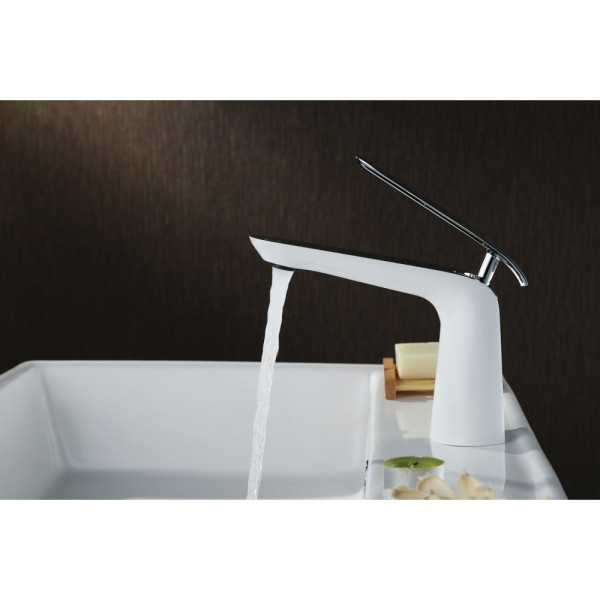 Смеситель для раковины Lemark Melange (LM4906CW) Смеситель для раковины Lemark Melange (LM4906CW)