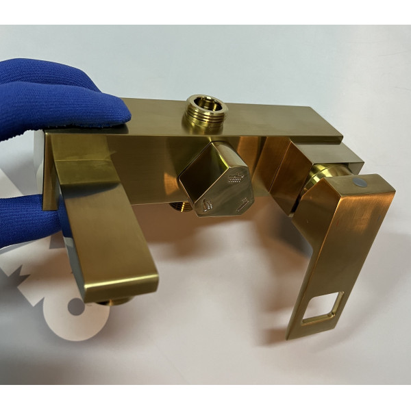 Душевая система Timo Briana золотая (SX-7130/17) Душевая система Timo Briana золотая (SX-7130/17)