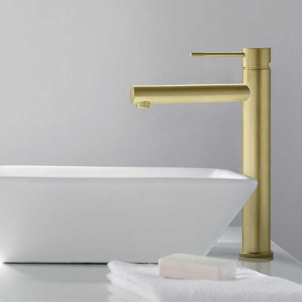 Смеситель для раковины Timo Saona золотой, короткий излив (2311/17F) Смеситель для раковины Timo Saona золотой, короткий излив (2311/17F)