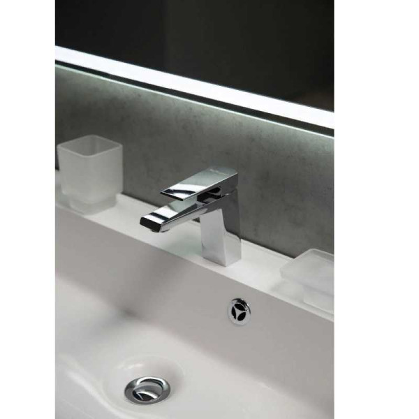 Зеркало с подсветкой BelBagno SPC-MAR 60x60 (SPC-MAR-600-600-LED-BTN) Зеркало с подсветкой BelBagno SPC-MAR 60x60 (SPC-MAR-600-600-LED-BTN)