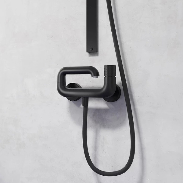 Смеситель для ванны и душа Iddis Twist черный (TWIBLBTi02WA)