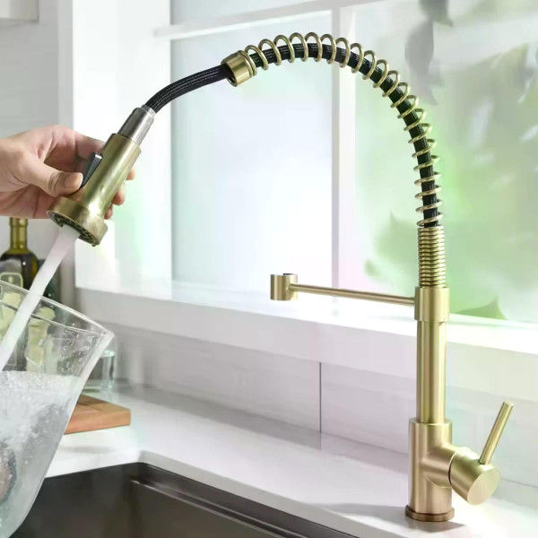 Смеситель для кухни Rea Colin с выдвижным изливом золото матовое (REA-B4821)