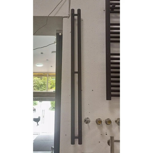 Полотенцесушитель электрический Velar Стайл Iron R 800x152 3 сек, RAL9005 сухой тэн, скр монтаж, 3 крючка круглый профиль черный Полотенцесушитель электрический Velar Стайл Iron R 800x152 3 сек, RAL9005 сухой тэн, скр монтаж, 3 крючка круглый профиль черный
