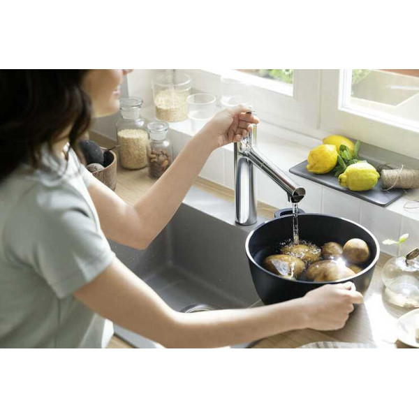 Смеситель для кухни Hansgrohe Zesis M хром, с видвижным изливом (74801000) Смеситель для кухни Hansgrohe Zesis M хром, с видвижным изливом (74801000)
