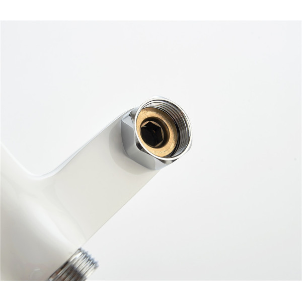 Смеситель для ванны и душа Ledeme с душевым гарнитуром (L2203W) Смеситель для ванны и душа Ledeme с душевым гарнитуром (L2203W)