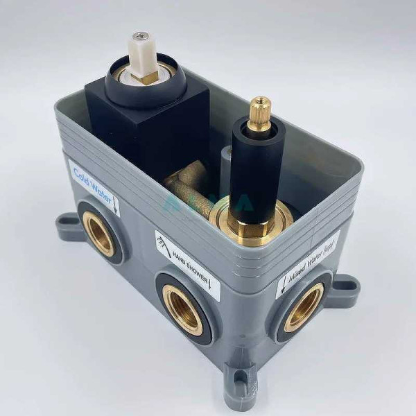 Душевая система ALMAes Liros черная матовая (TVZ-0889) Душевая система ALMAes Liros черная матовая (TVZ-0889)