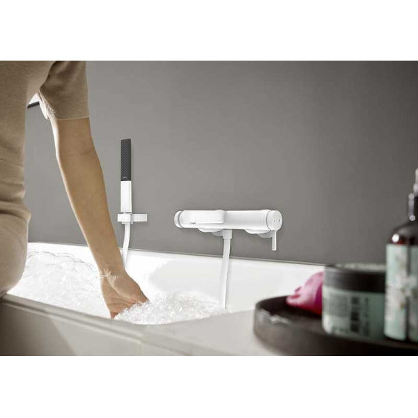 Смеситель для ванны и душа Hansgrohe Finoris белый (76420700) Смеситель для ванны и душа Hansgrohe Finoris белый (76420700)