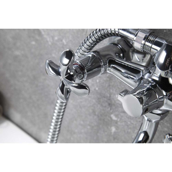 Смеситель для ванны и душа Lemark Flora с душевым комплектом (LM0151C) Смеситель для ванны и душа Lemark Flora с душевым комплектом (LM0151C)