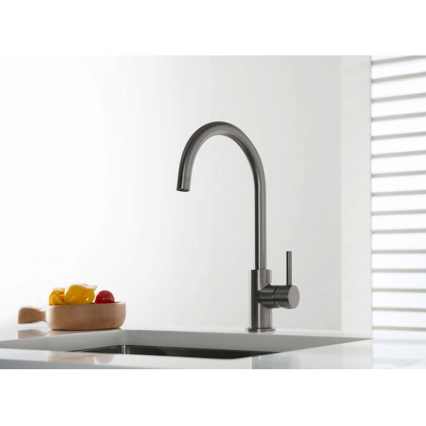 Смеситель для кухни Aquatek Европа шлифованный черный хром (AQ1382BGM) Смеситель для кухни Aquatek Европа шлифованный черный хром (AQ1382BGM)