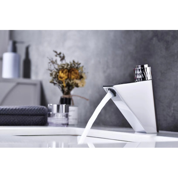 Смеситель для раковины Fashun с электр. дисплеем хром (A4020)