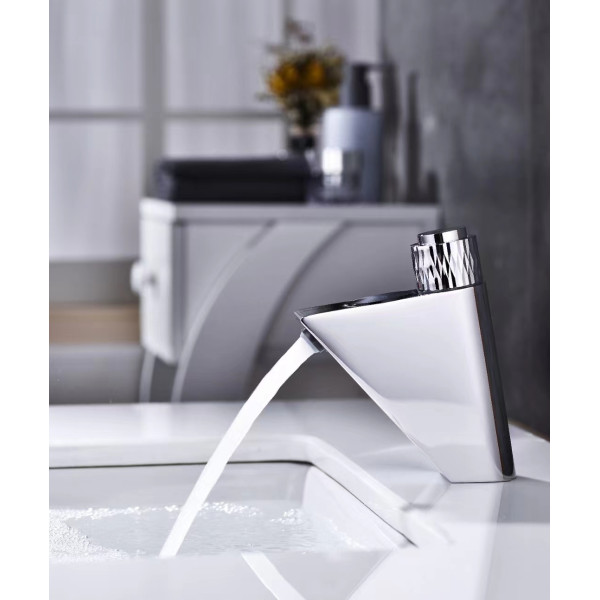 Смеситель для раковины Fashun с электр. дисплеем хром (A4020)