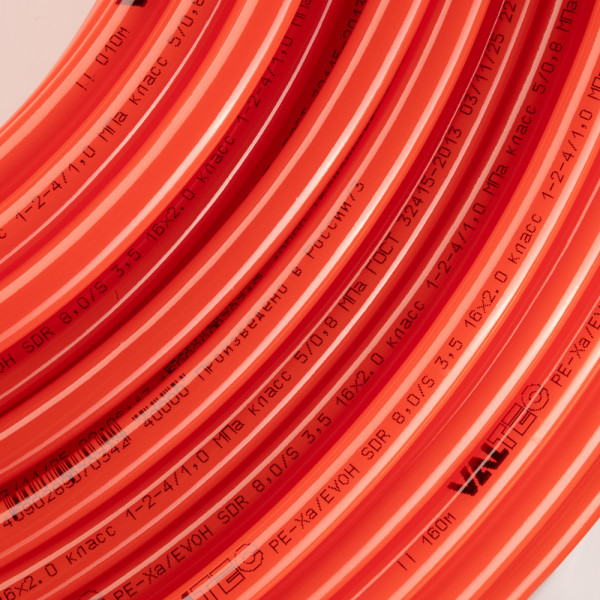 Труба п/э Valtec PEXa-EVOH 16x2,0 мм. красная, бухта 200 м. (VA1620.3.R.200)