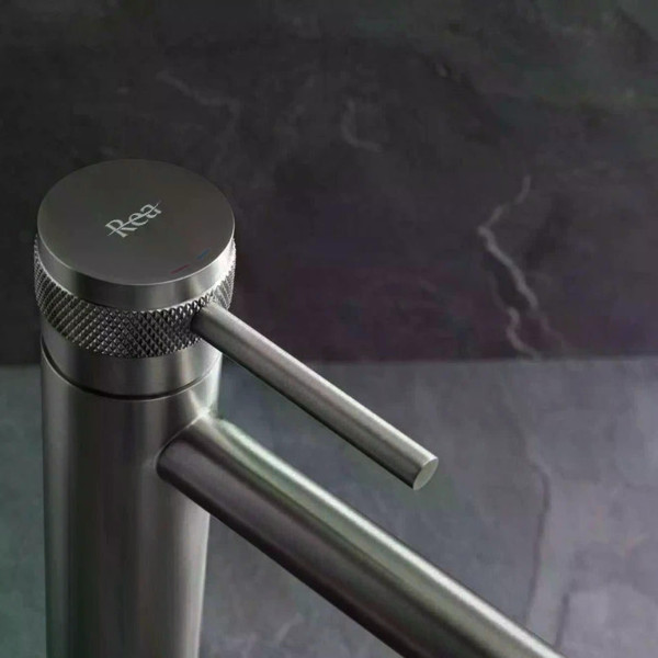 Смеситель для раковины Rea Grip оружейная сталь (REA-B8779) Смеситель для раковины Rea Grip оружейная сталь (REA-B8779)
