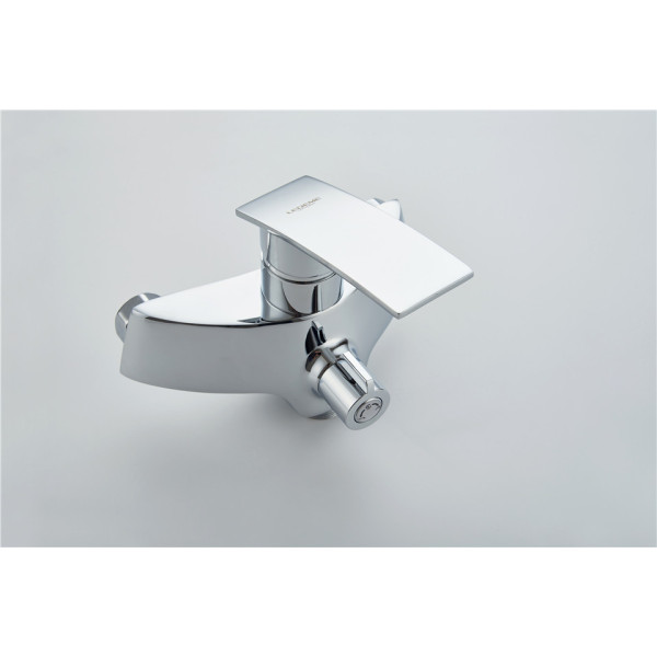 Смеситель для ванны и душа Ledeme с душевым гарнитуром (L2270) Смеситель для ванны и душа Ledeme с душевым гарнитуром (L2270)