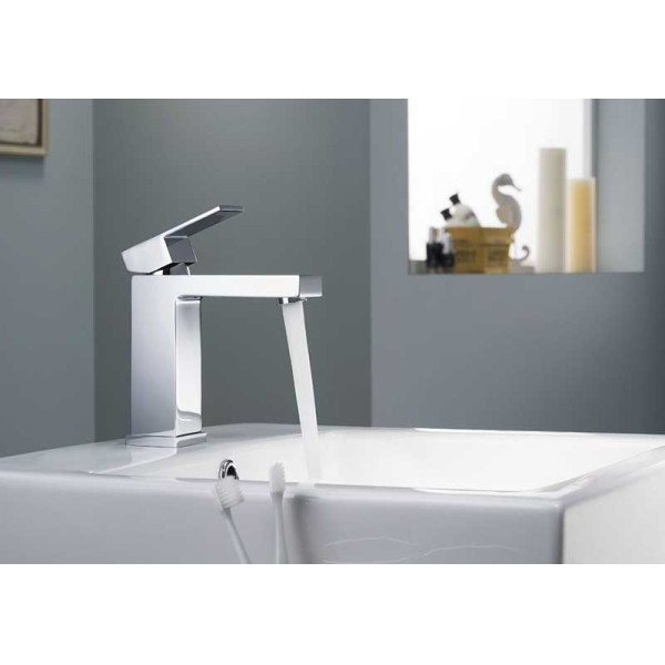 Смеситель для раковины Timo Selene хром, короткий излив (2061/00F) Смеситель для раковины Timo Selene хром, короткий излив (2061/00F)