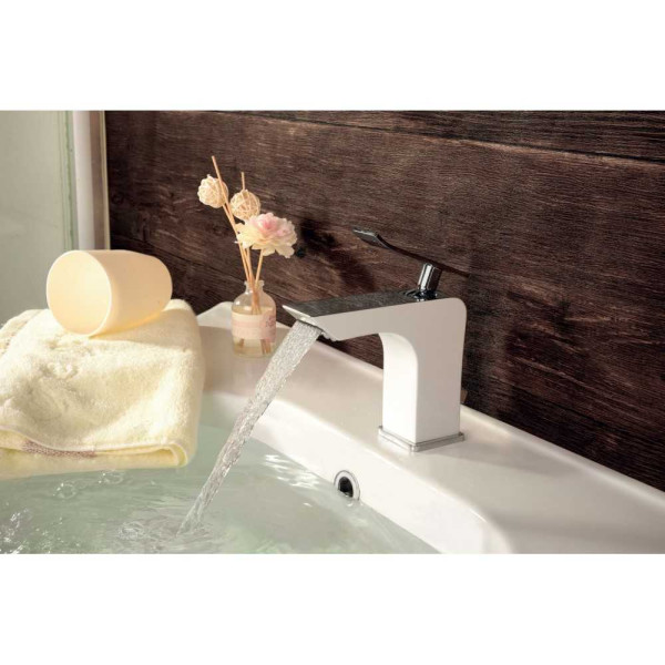 Смеситель для раковины Lemark Contest с донным клапаном (LM5806CW) Смеситель для раковины Lemark Contest с донным клапаном (LM5806CW)