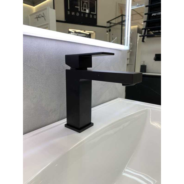 Смеситель для раковины Timo Selene черный, короткий излив (2061/03F)