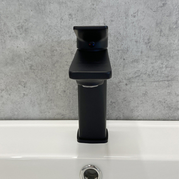 Смеситель для раковины Comforty черный (FC071A-CMT) Смеситель для раковины Comforty черный (FC071A-CMT)
