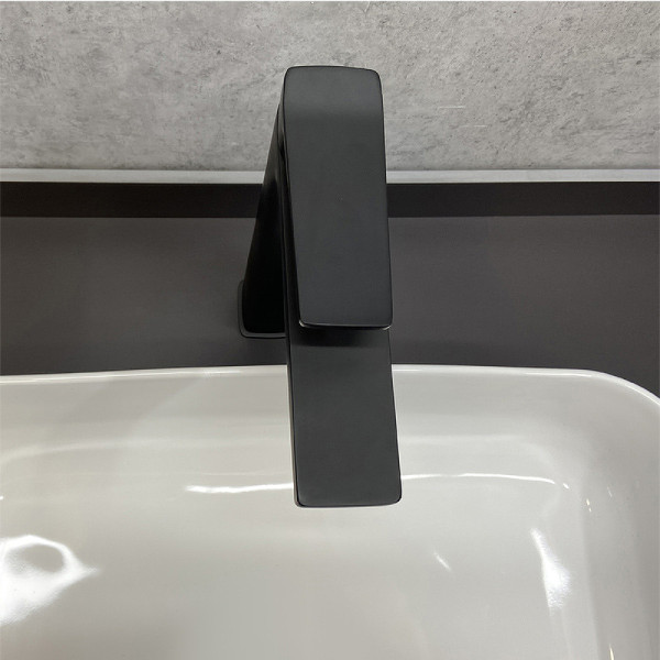 Смеситель для раковины Comforty черный (FC071B-CMT) Смеситель для раковины Comforty черный (FC071B-CMT)