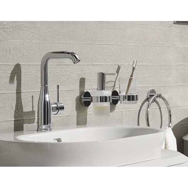 Смеситель для раковины Grohe Essence New (32628001) Смеситель для раковины Grohe Essence New (32628001)