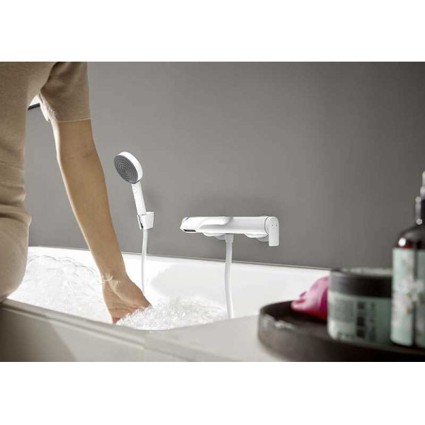 Смеситель для ванны и душа Hansgrohe Finoris белый (75420700) Смеситель для ванны и душа Hansgrohe Finoris белый (75420700)