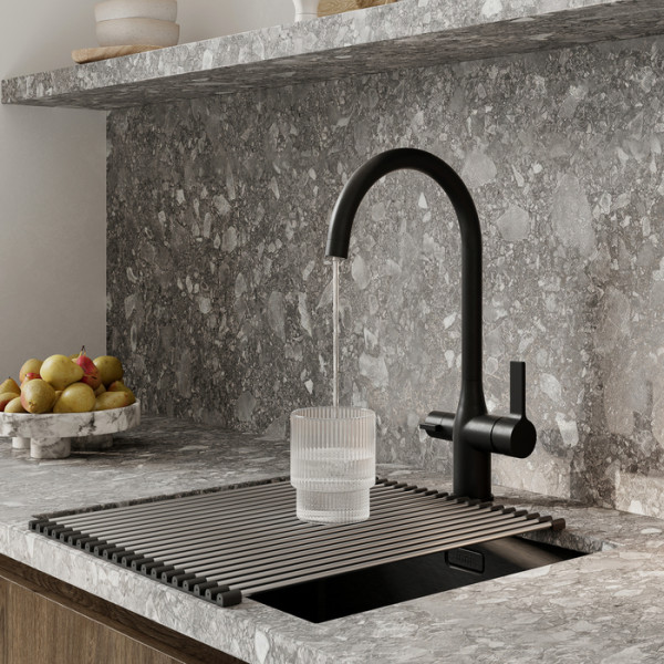 Смеситель для кухни Iddis Pure с каналом для фильтрованной воды черный (PURBLFJi05)